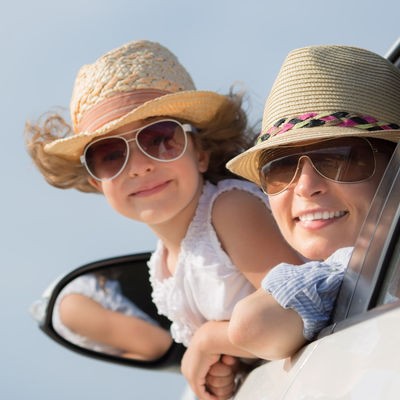 Check-up de la voiture avant le départ en vacances